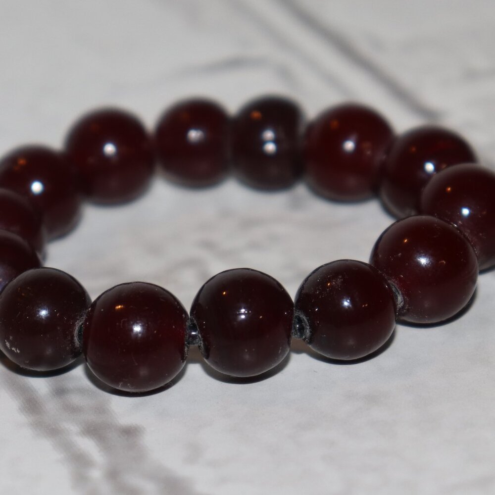 Beautiful NWOT Ceramic beaded bracelet cola red 6"